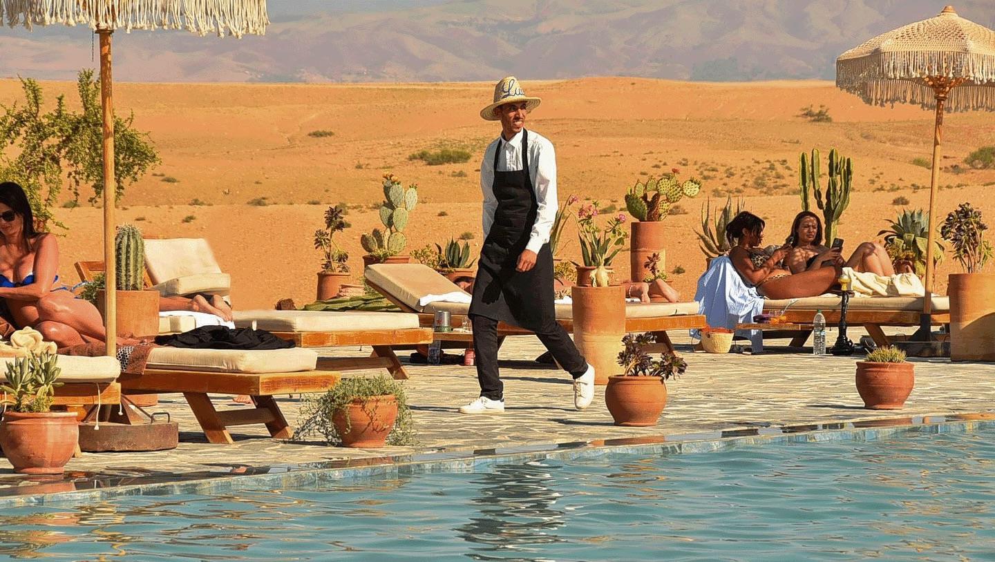 Marrakech: Agafay Desert Pool Day Pass with Lunch