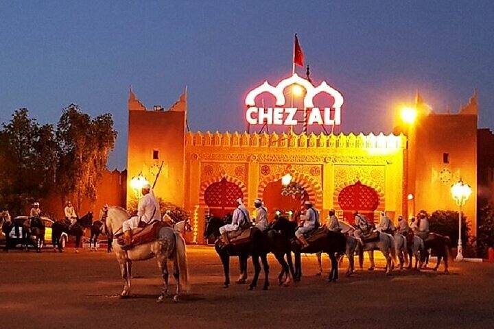 Marrakech: Chez Ali Fantasia Dinner Show & Transfer